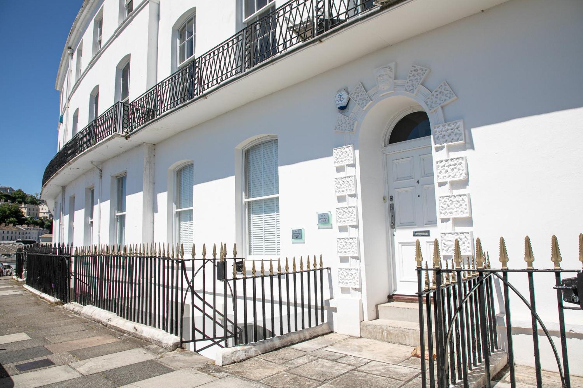 Sovereign House - Close To Harbour With Parking Torquay Buitenkant foto